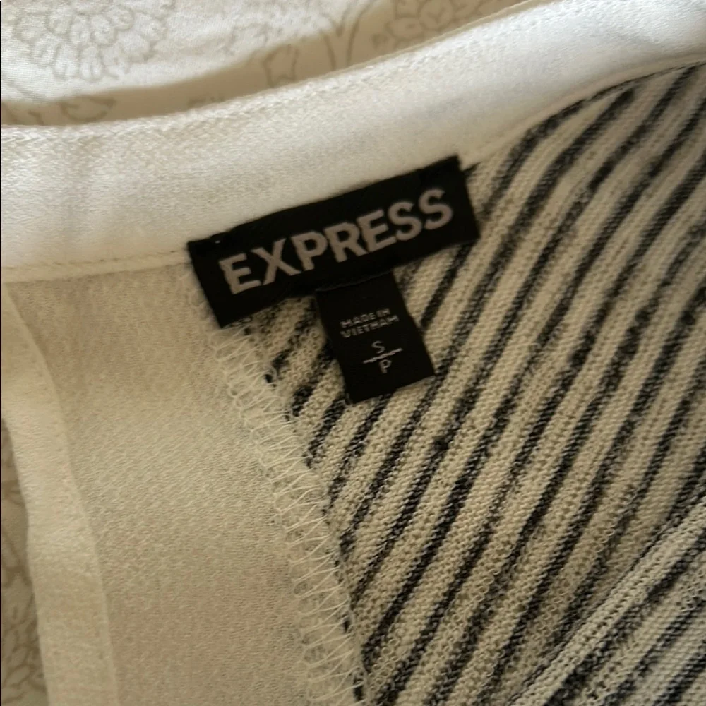▪️EXPRESS Striped Black/White Open Back Adjustable Waistband Loose Women’s Sz M - Picture 3 of 9